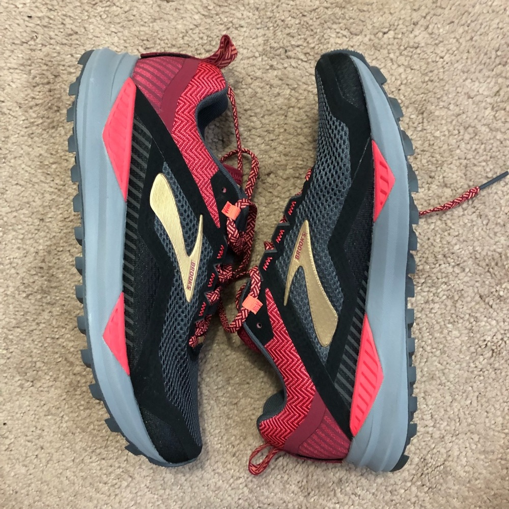 trail running shoes CASCADIA 14